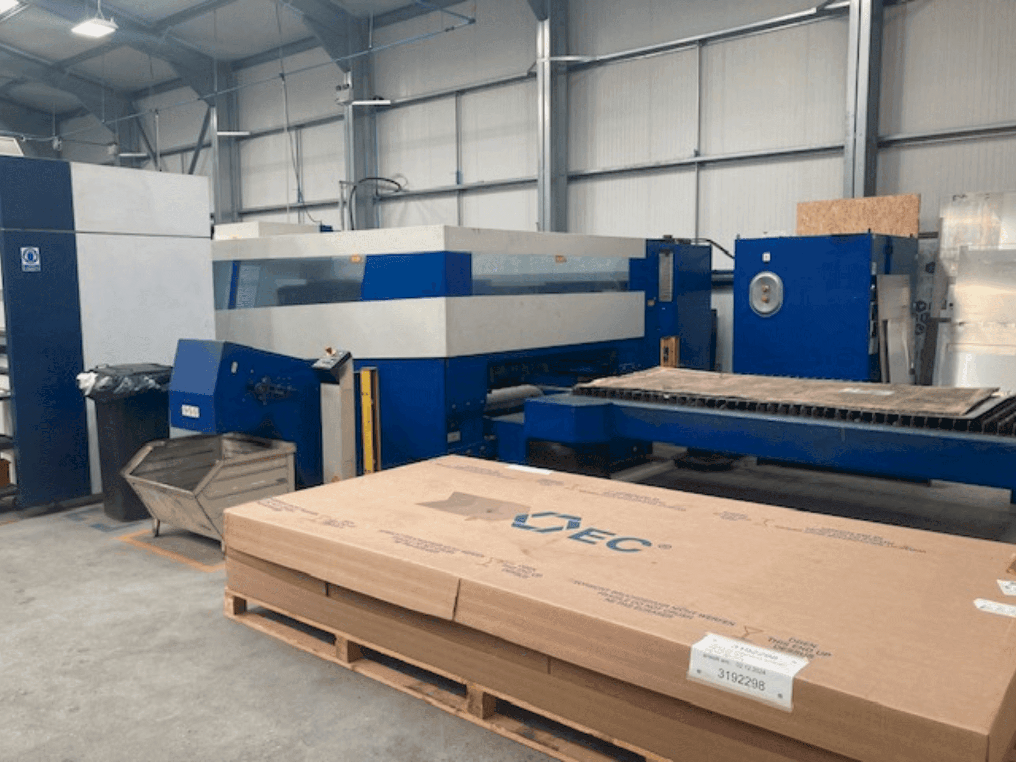 Widok z przodu maszyny TRUMPF Trulaser 5030