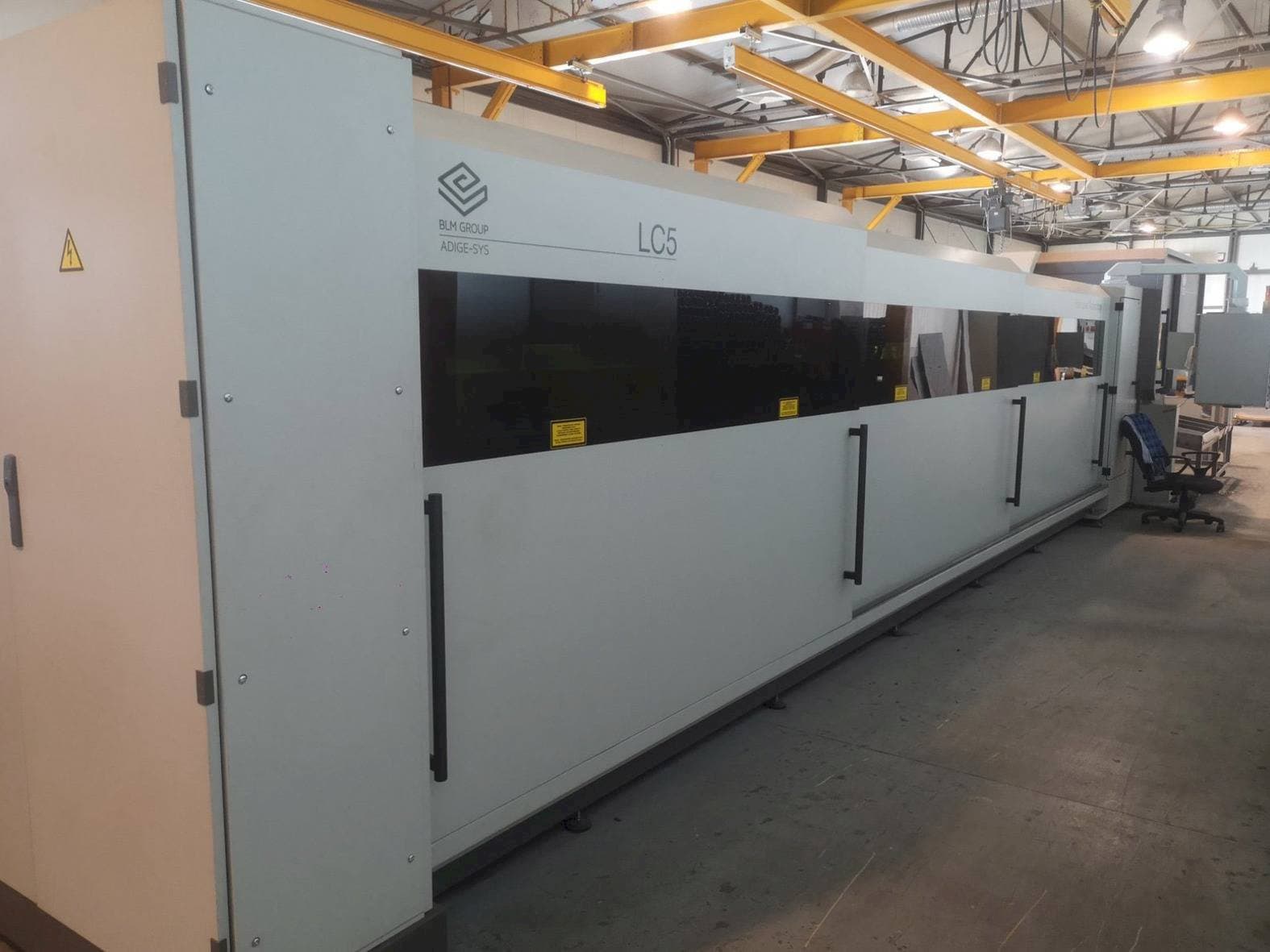 Widok lewej strony maszyny BLM LC5