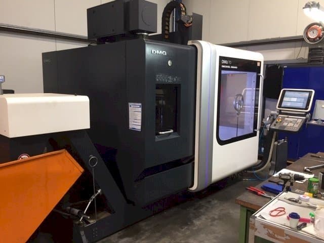 Widok z przodu maszyny DECKEL MAHO DMU 70