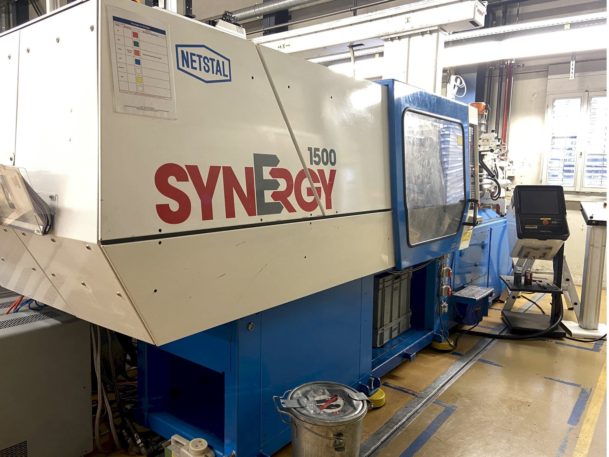 Widok z przodu maszyny Netstal SYNERGY 1500 K 460