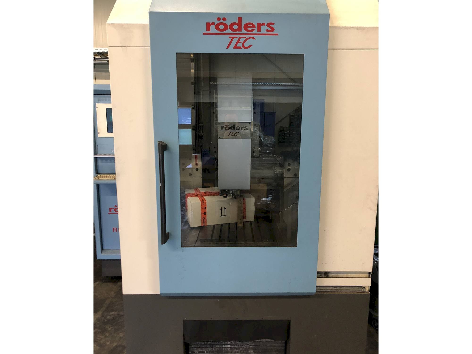 Widok z przodu maszyny RÖDERS 600 RFM-2