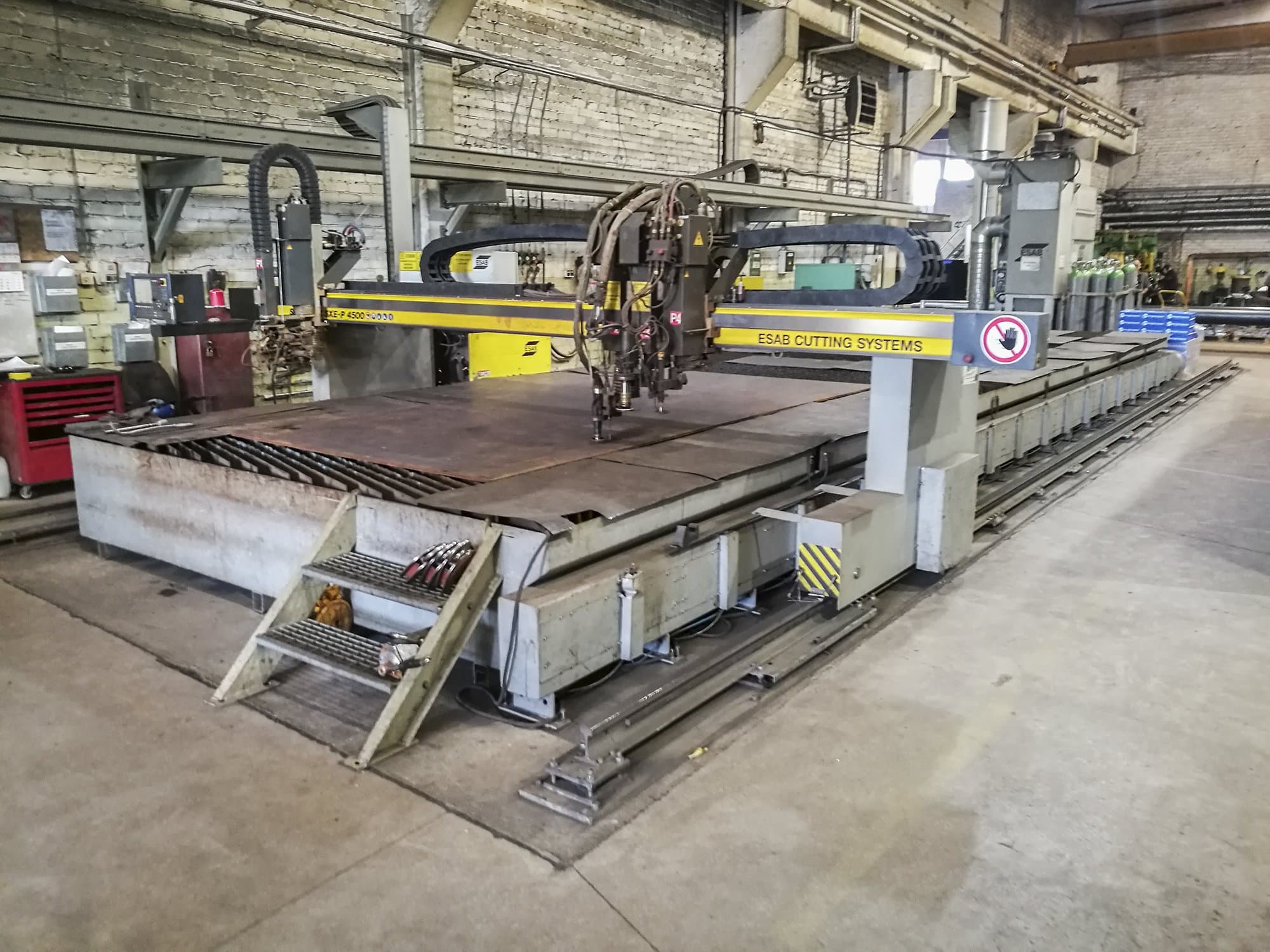 Widok z prawej maszyny ESAB SXE-P2 4500