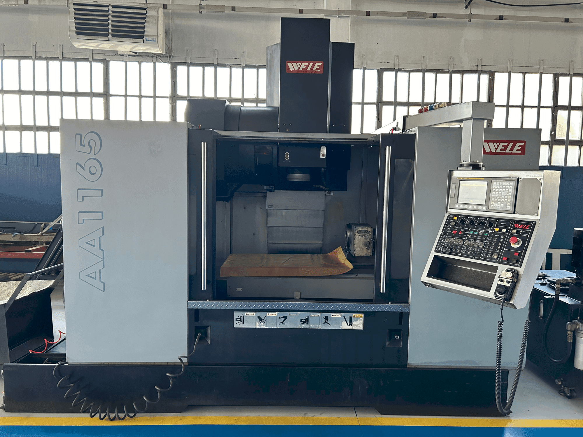 Widok z przodu maszyny Wele AA1165