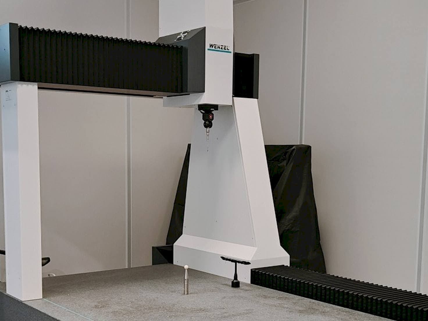 Widok z przodu maszyny Wenzel LH 1010