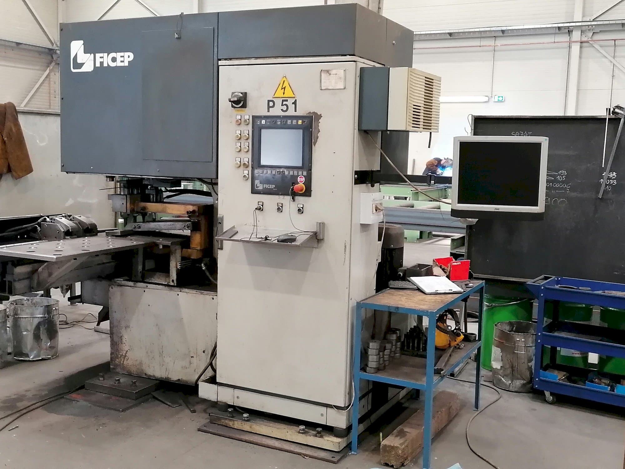 Widok z przodu maszyny FICEP P51