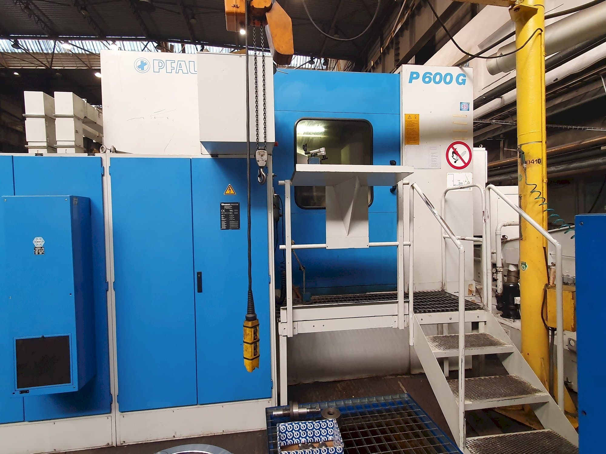 Widok z przodu maszyny Gleason PFAUTER P 600G