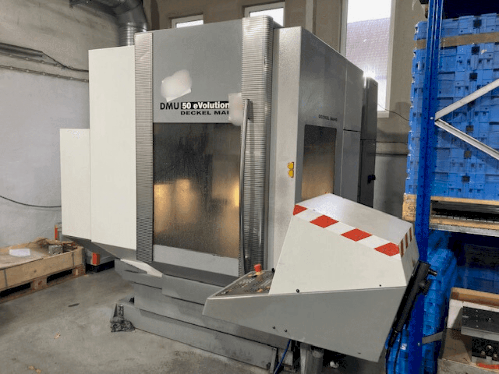 Widok z przodu maszyny DMG MORI DMU 50 evolution