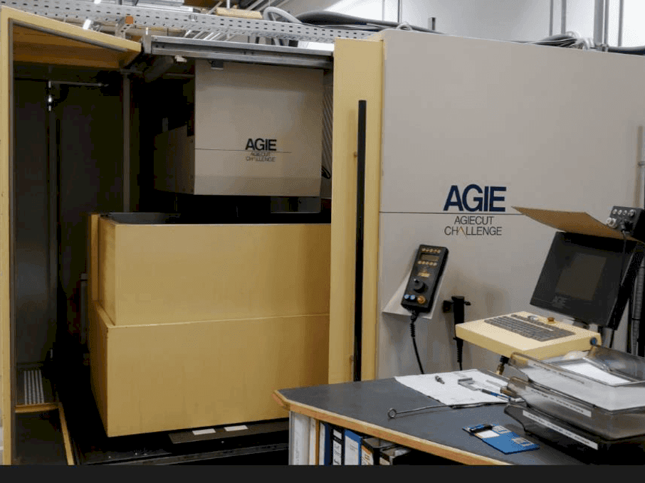 Widok z przodu maszyny AGIE AGIECUT CHALLENGE 3