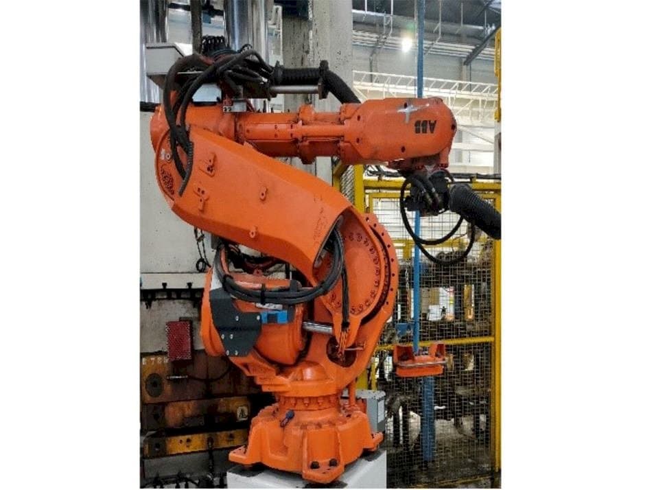 Widok z przodu maszyny ABB IRB 6640-185/2.8