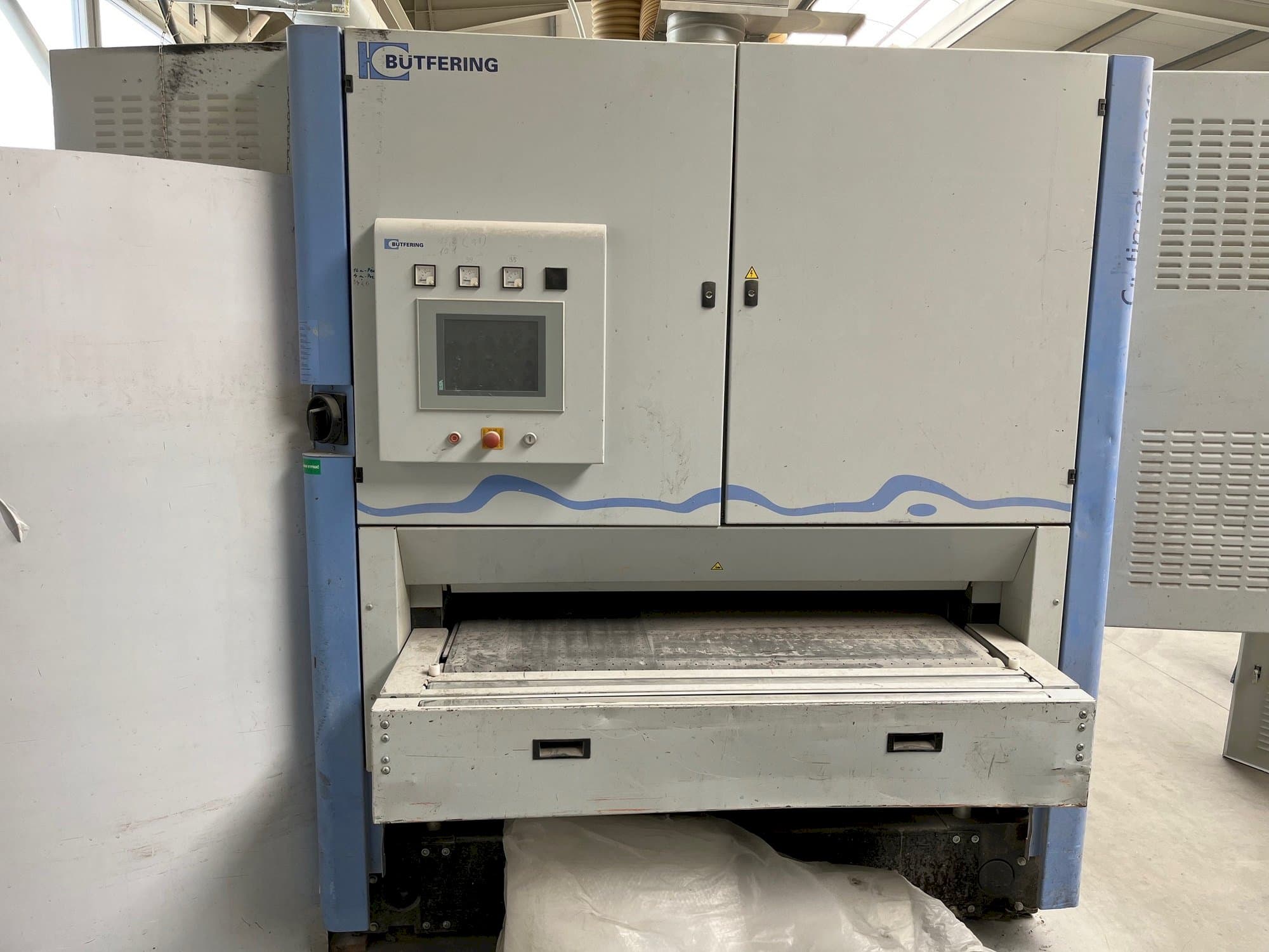 Widok z przodu maszyny BUTFERING OPTIMAT SCO313 MRR