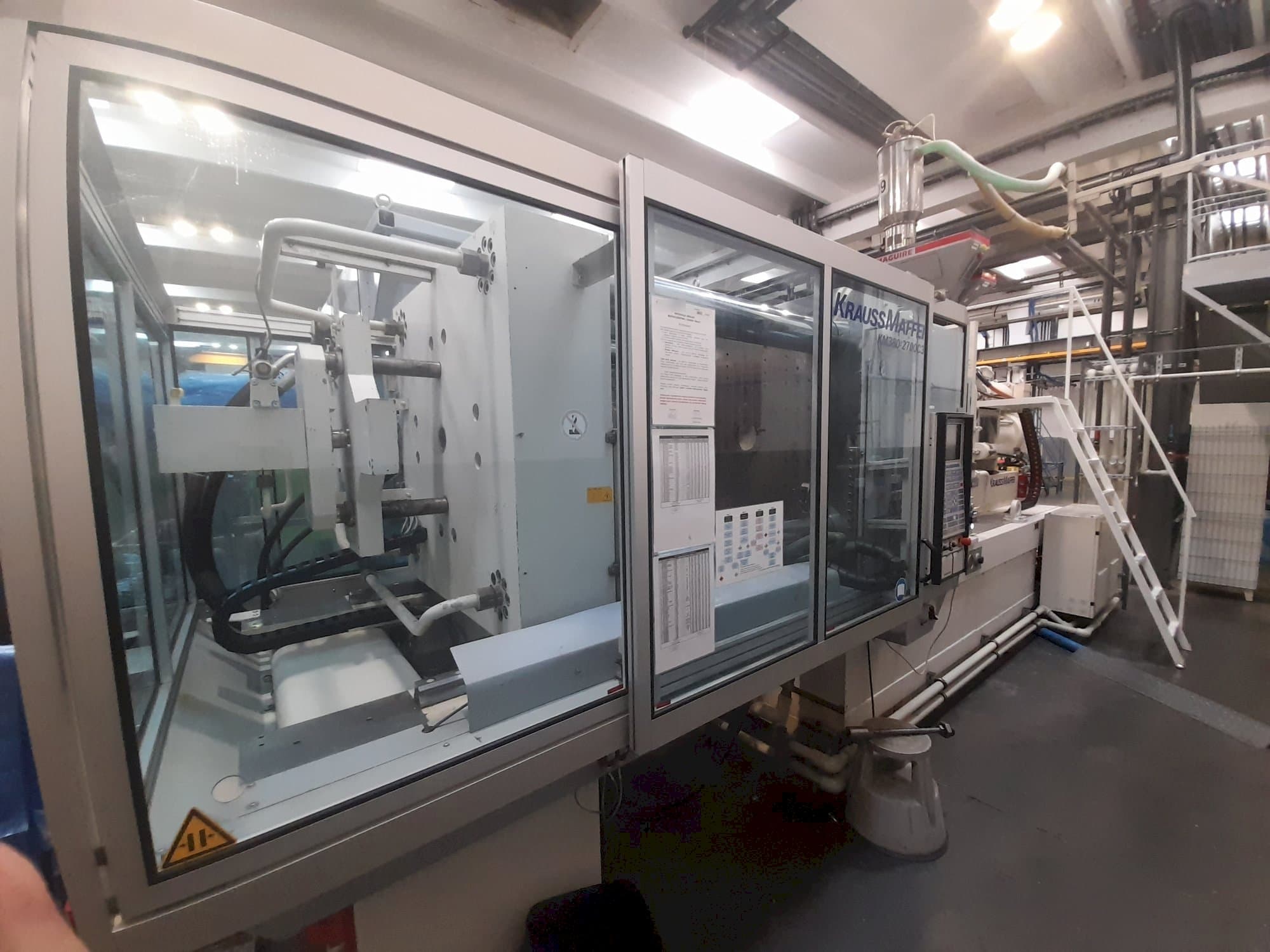 Widok lewej strony maszyny Krauss Maffei 380-2700 C3