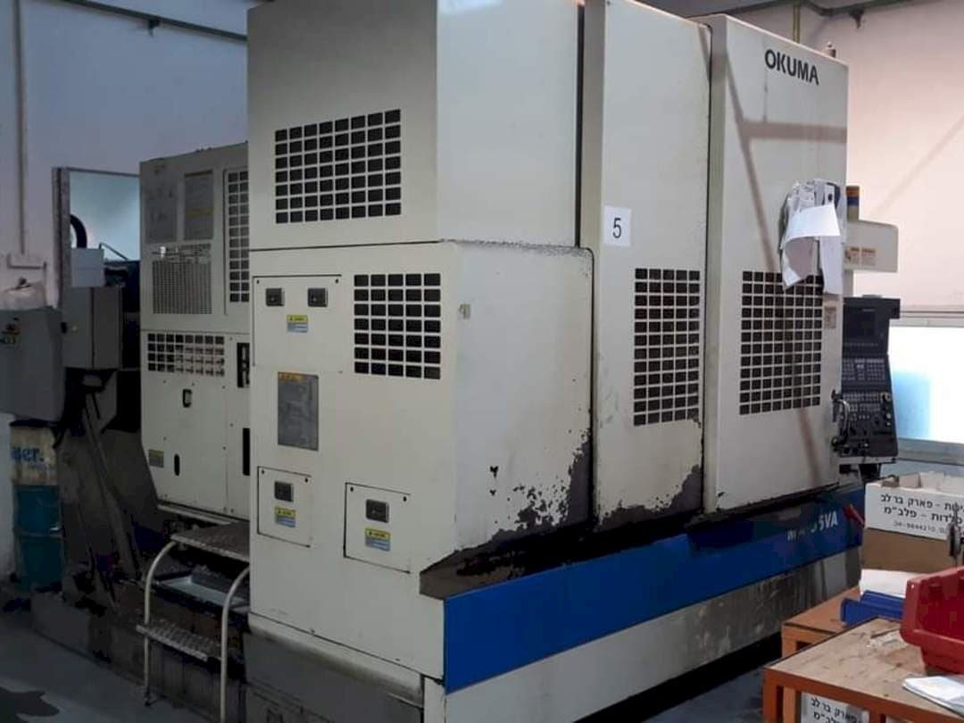 Widok z przodu maszyny Okuma MX-55 VA