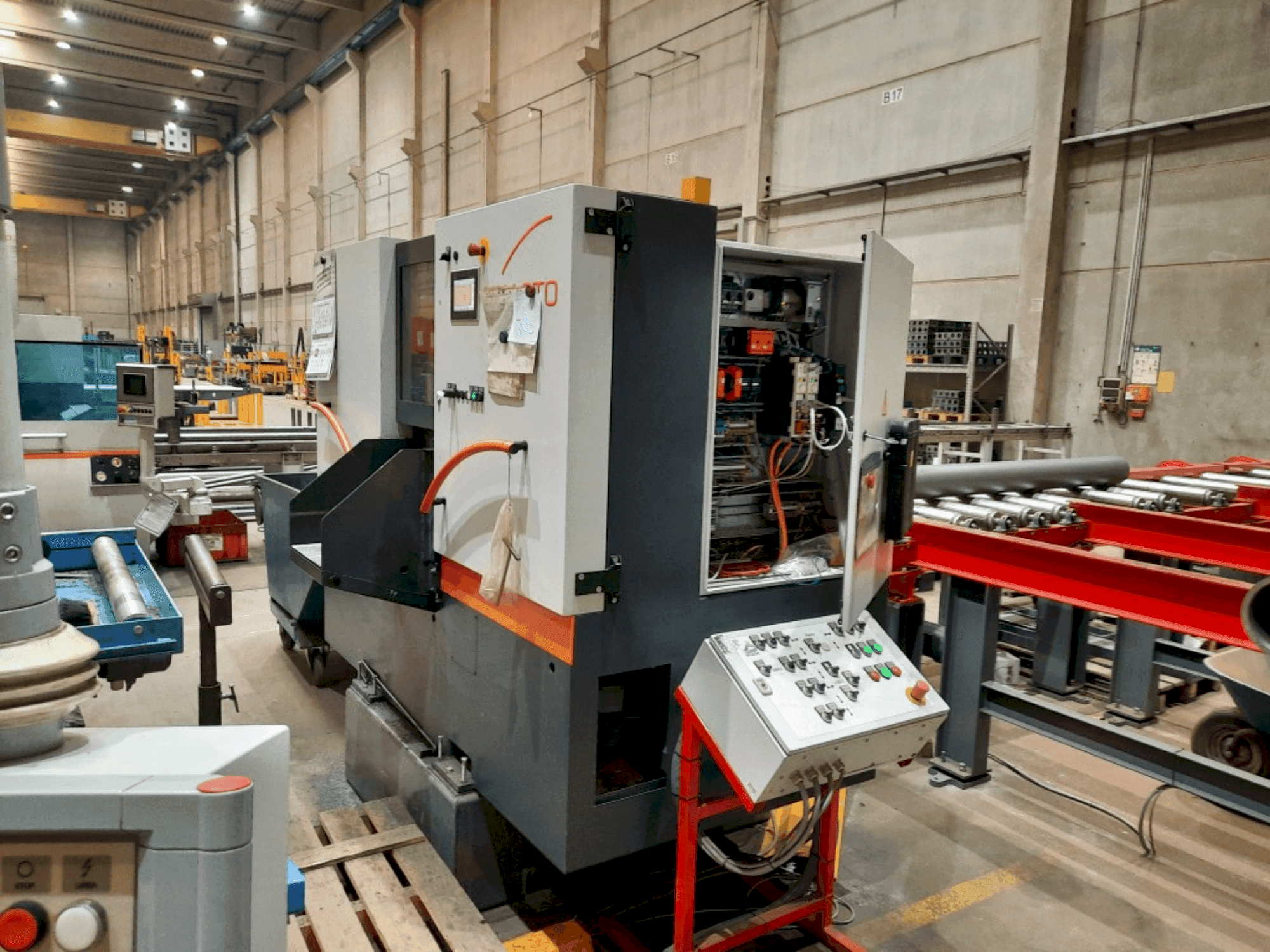 Widok z przodu maszyny KASTO WIN A3.3