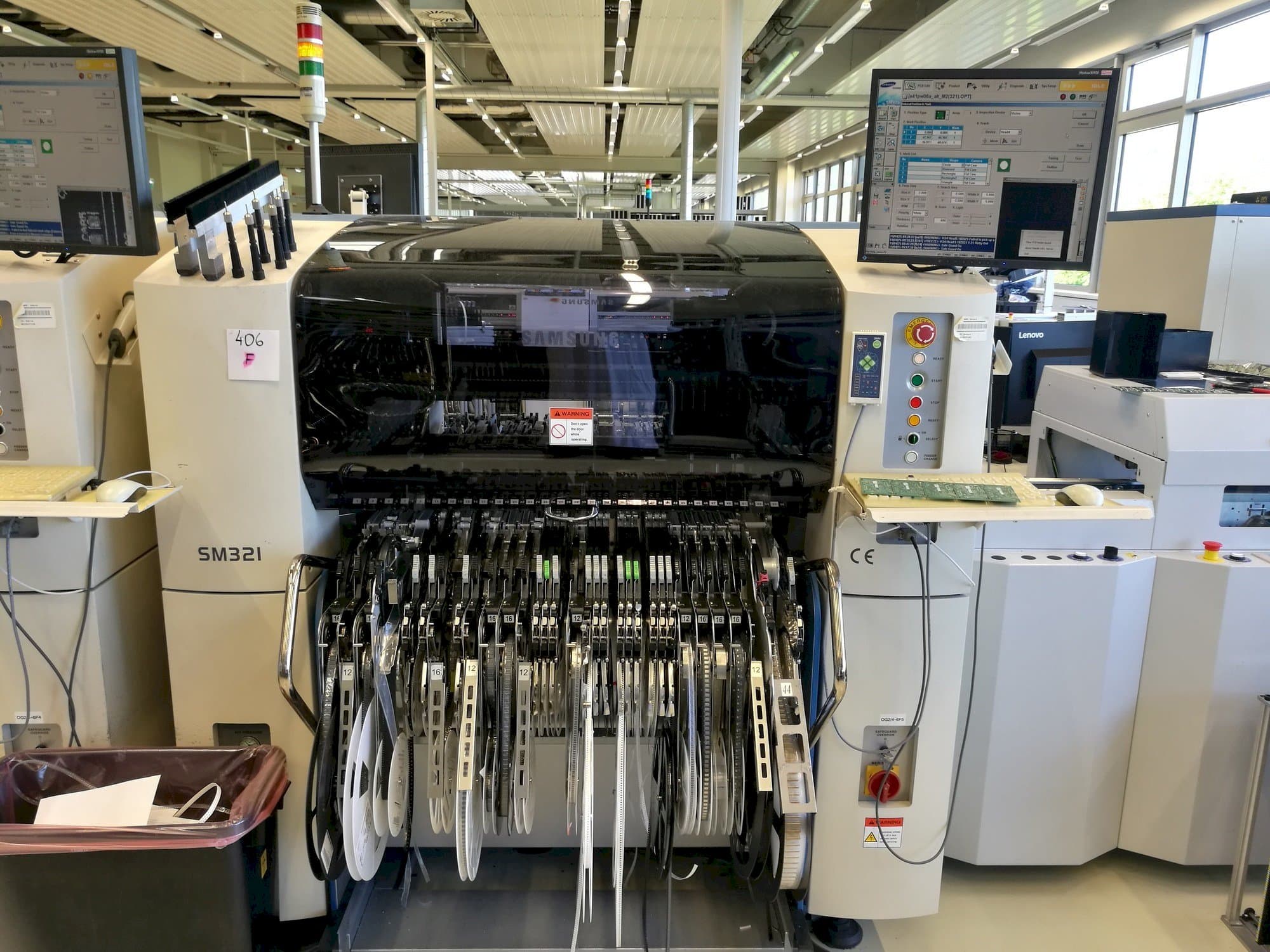 Widok z przodu maszyny Samsung SM 321