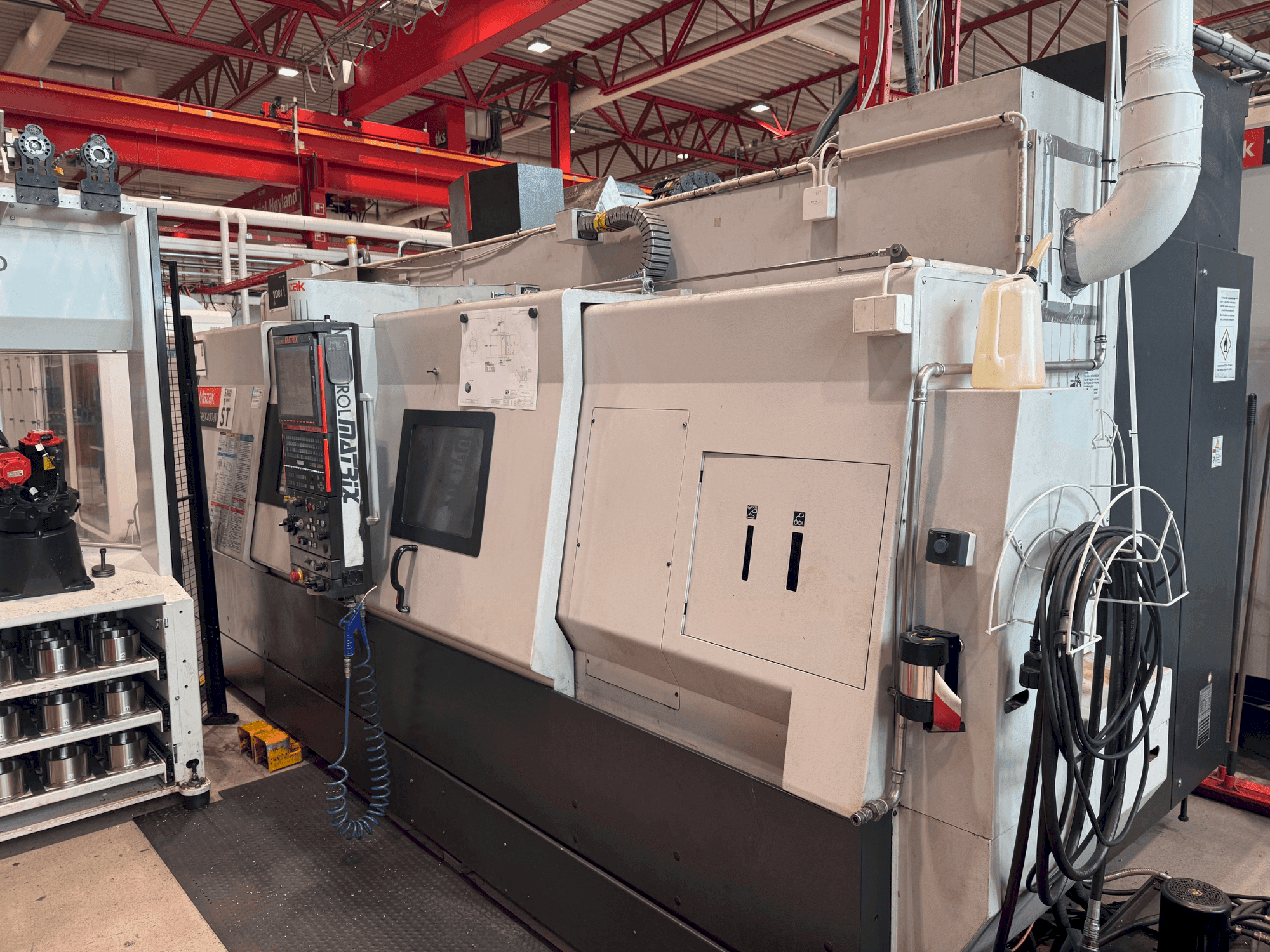 Widok z przodu maszyny Mazak Integrex 400-IV ST