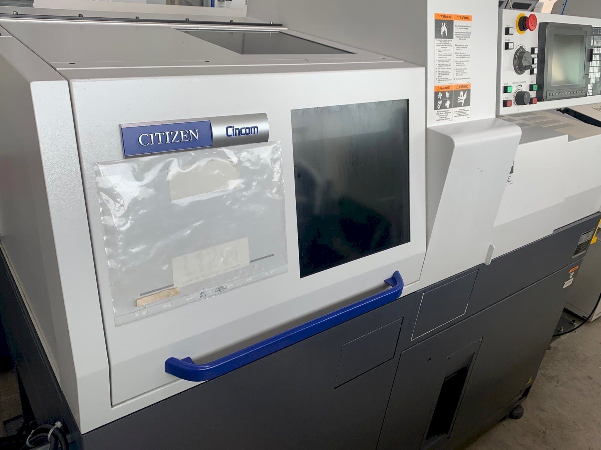 Widok z przodu maszyny Citizen Cincom L12