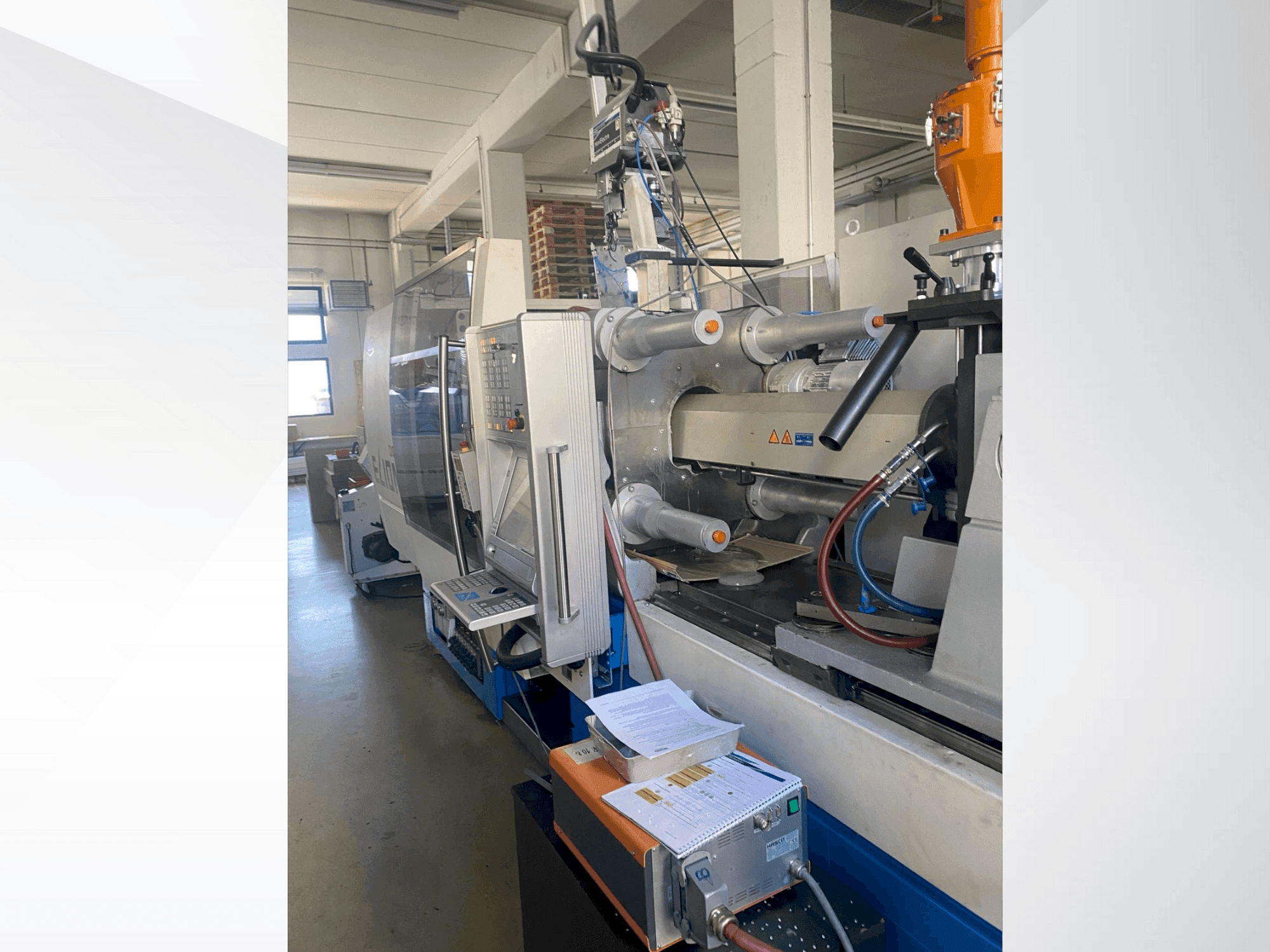 Widok z przodu maszyny Netstal ELION 1200-530 PM