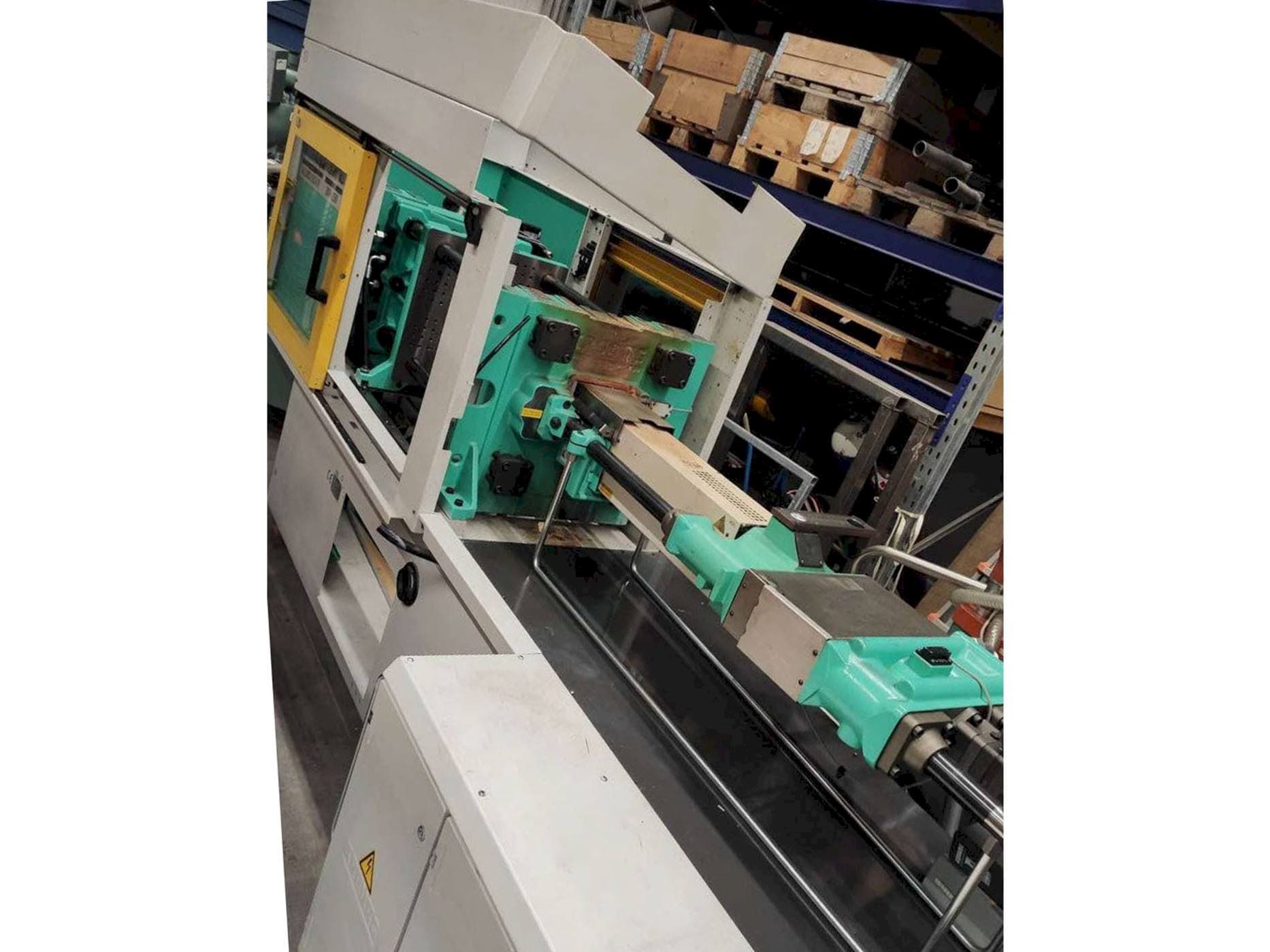 Widok z przodu maszyny Arburg 370C-800-250