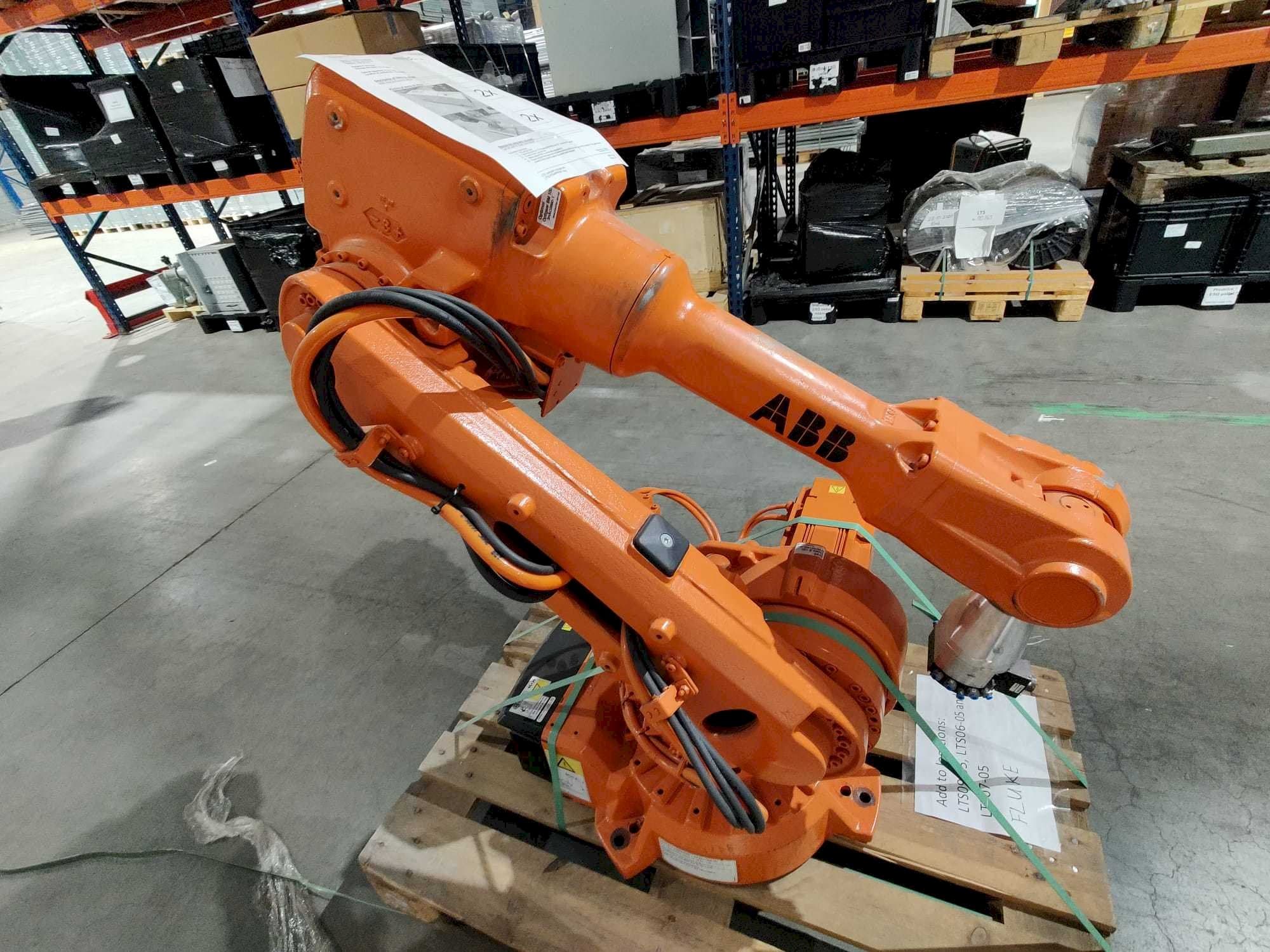 Widok z przodu maszyny ABB IRB 2600 M2004