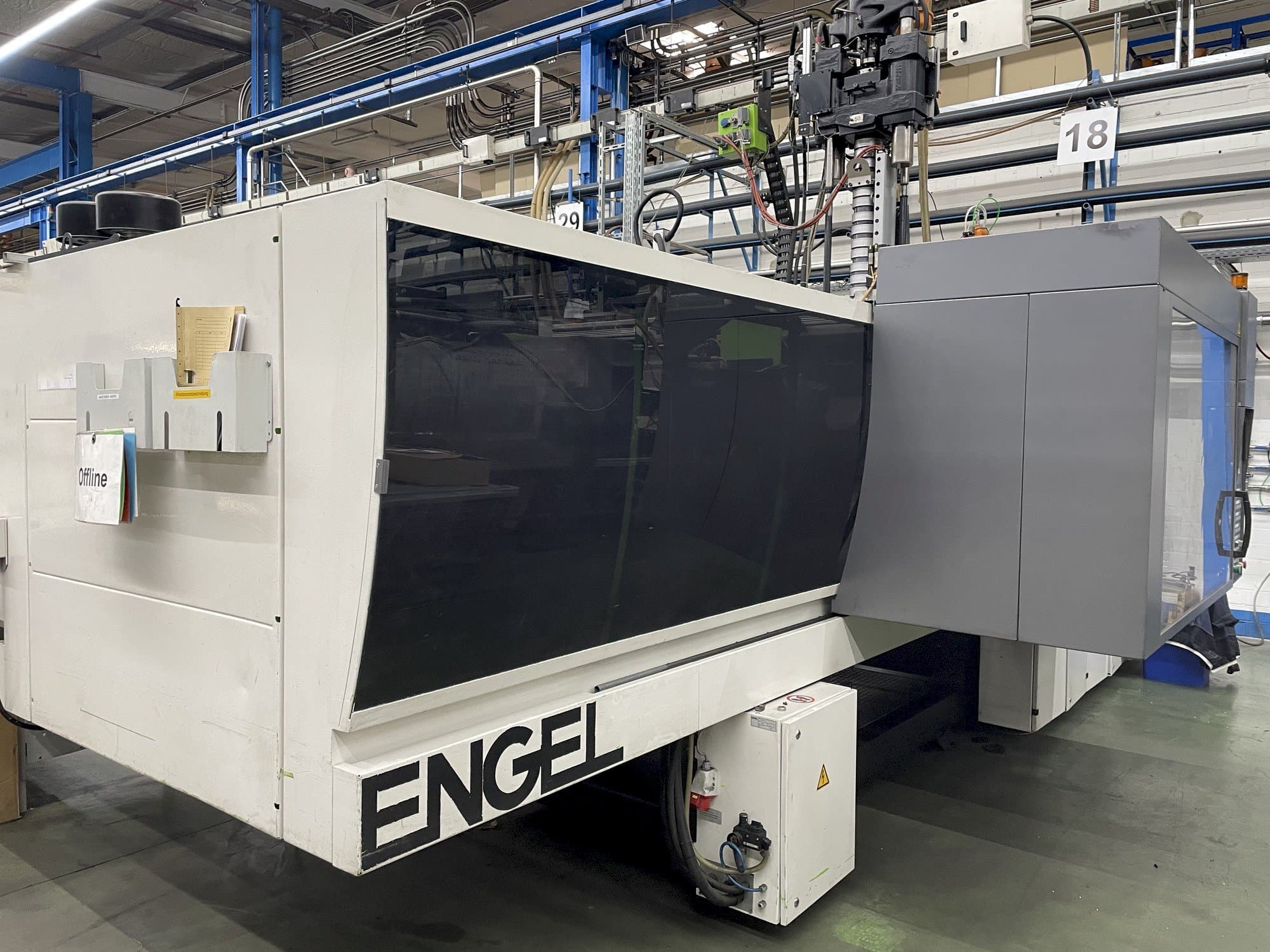 Widok z przodu maszyny ENGEL VICTORY 1350H500V/350 Combi