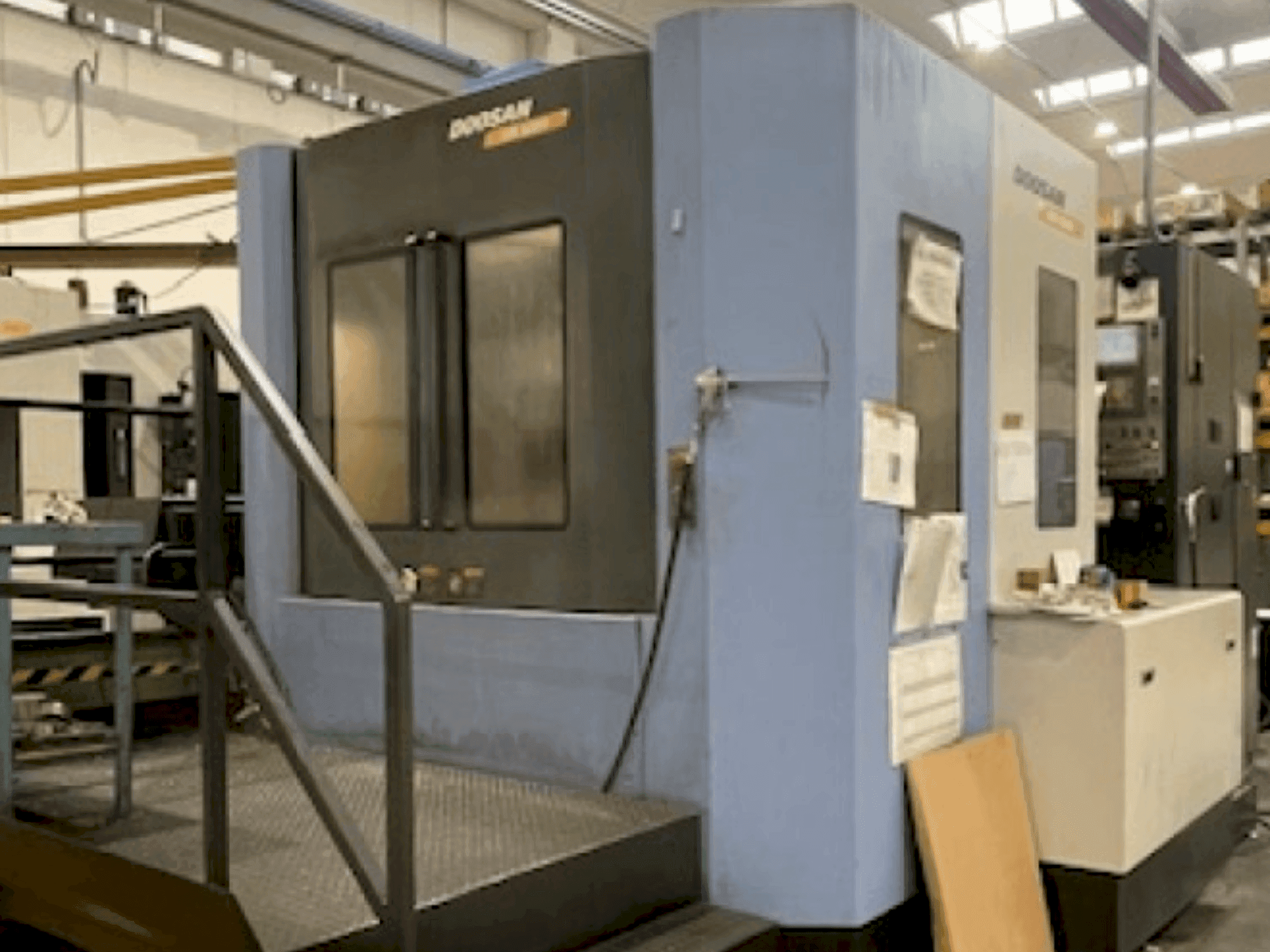 Widok z przodu maszyny DOOSAN HM 6300 (2009)