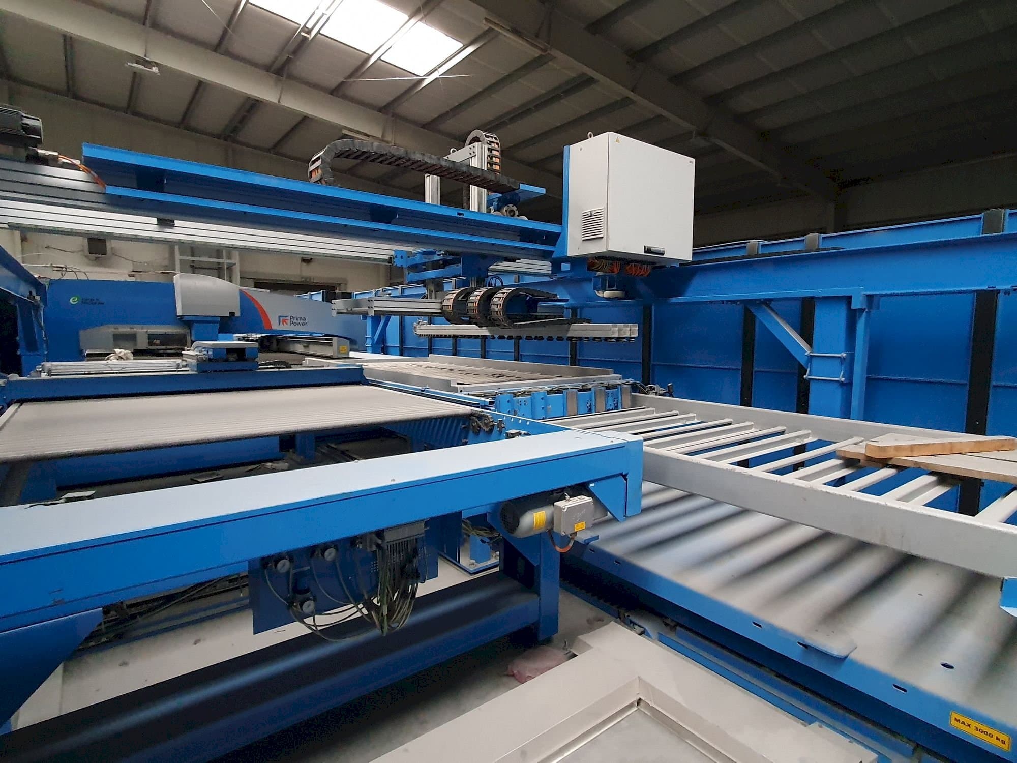 Widok z przodu maszyny Prima Power LPe6f