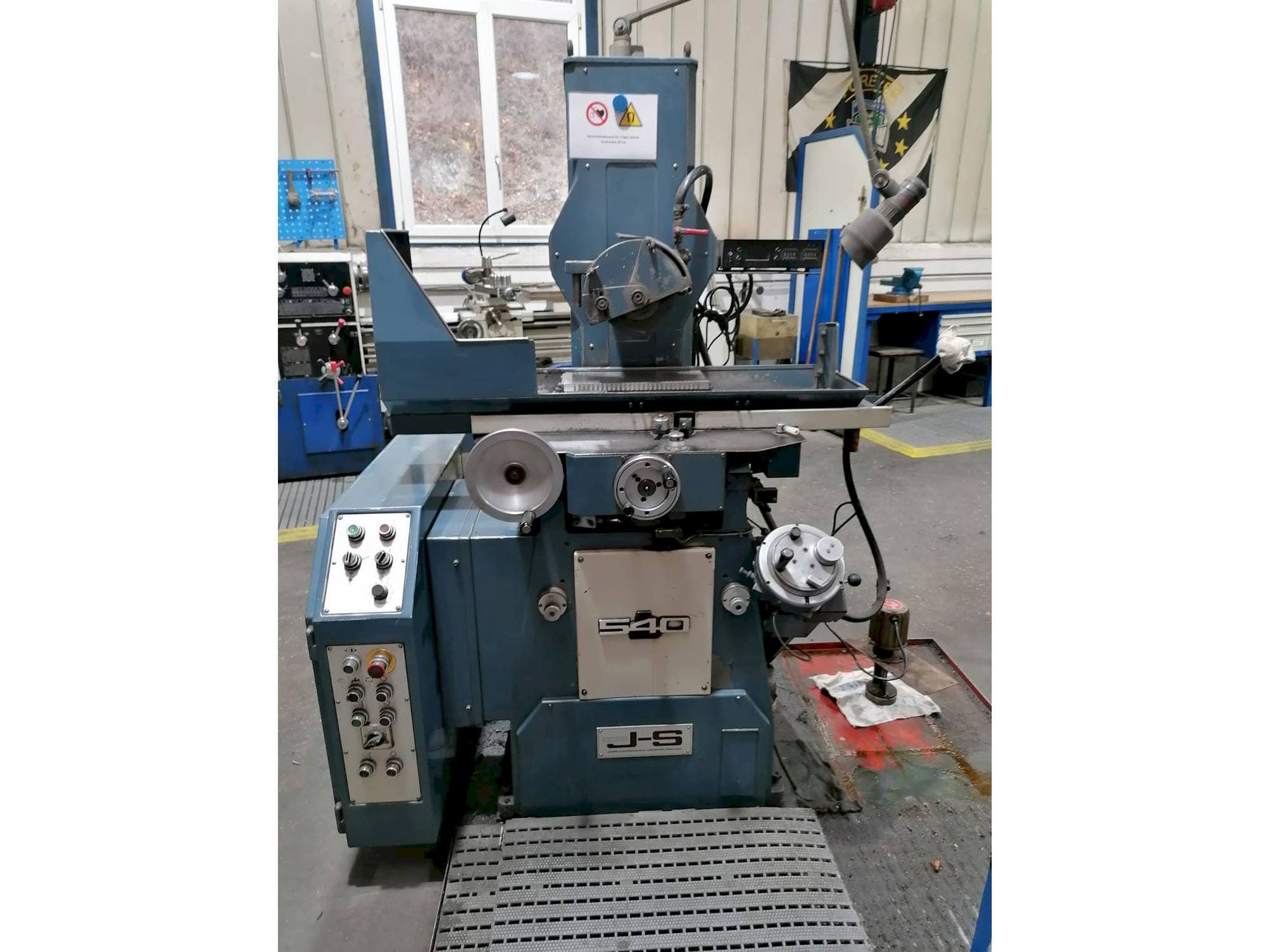 Widok z przodu maszyny Jones & Shipman 540