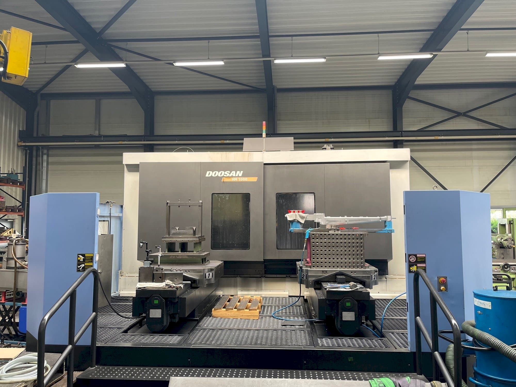 Widok z przodu maszyny Doosan HM 1000