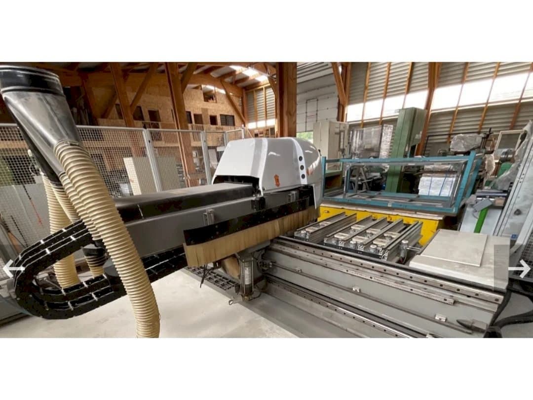 Widok z przodu maszyny BIESSE Rover 321 R