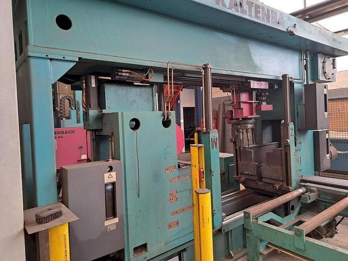 Widok lewej strony maszyny KALTENBACH KDX5 1015