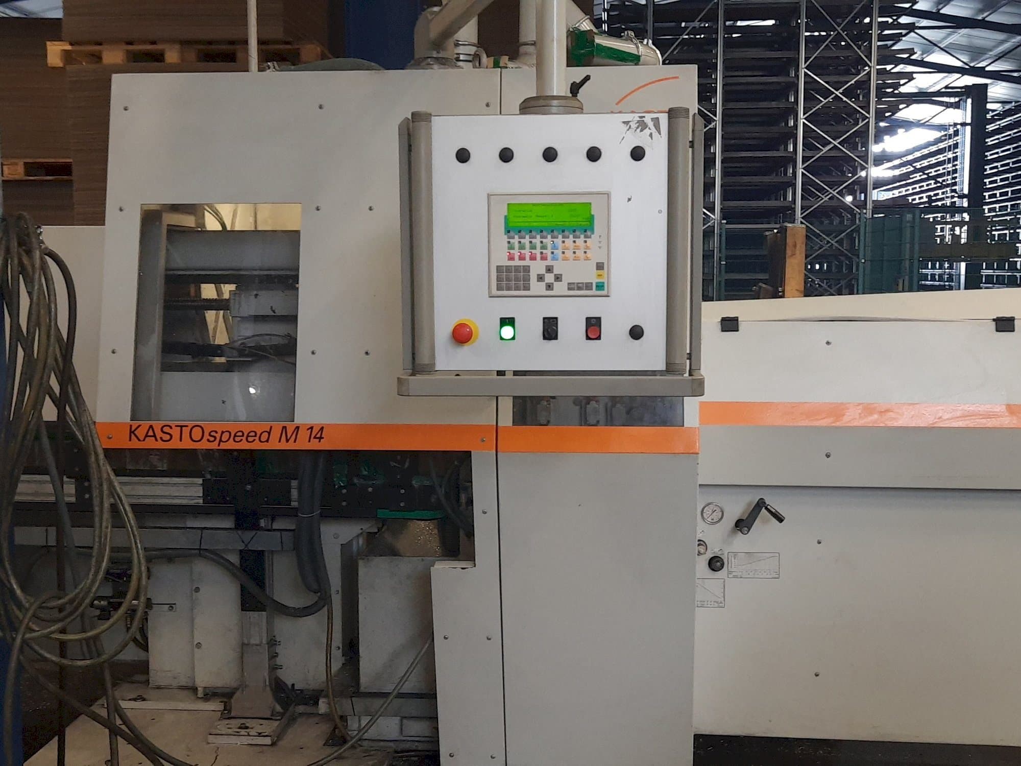 Widok z przodu maszyny KASTO speed M14
