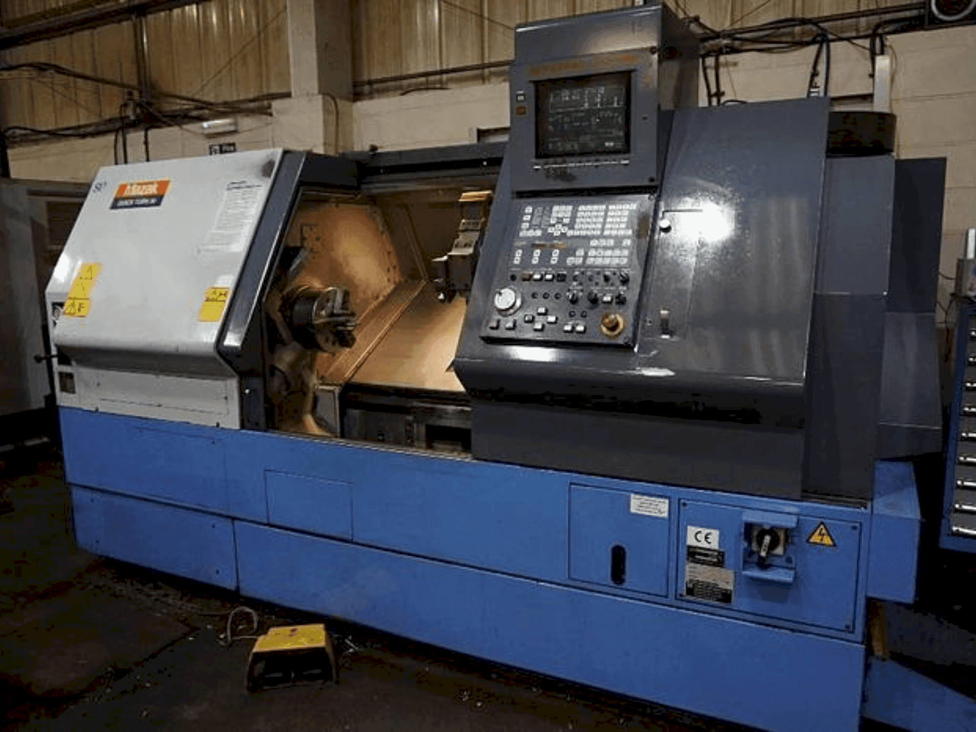 Widok z przodu maszyny Mazak QT30