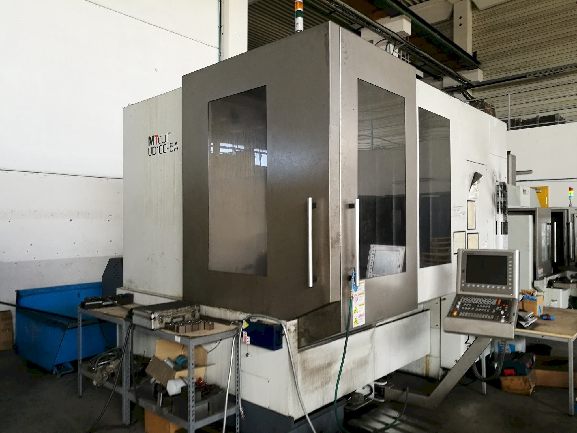 Widok z przodu maszyny MT Cut UD100-5A