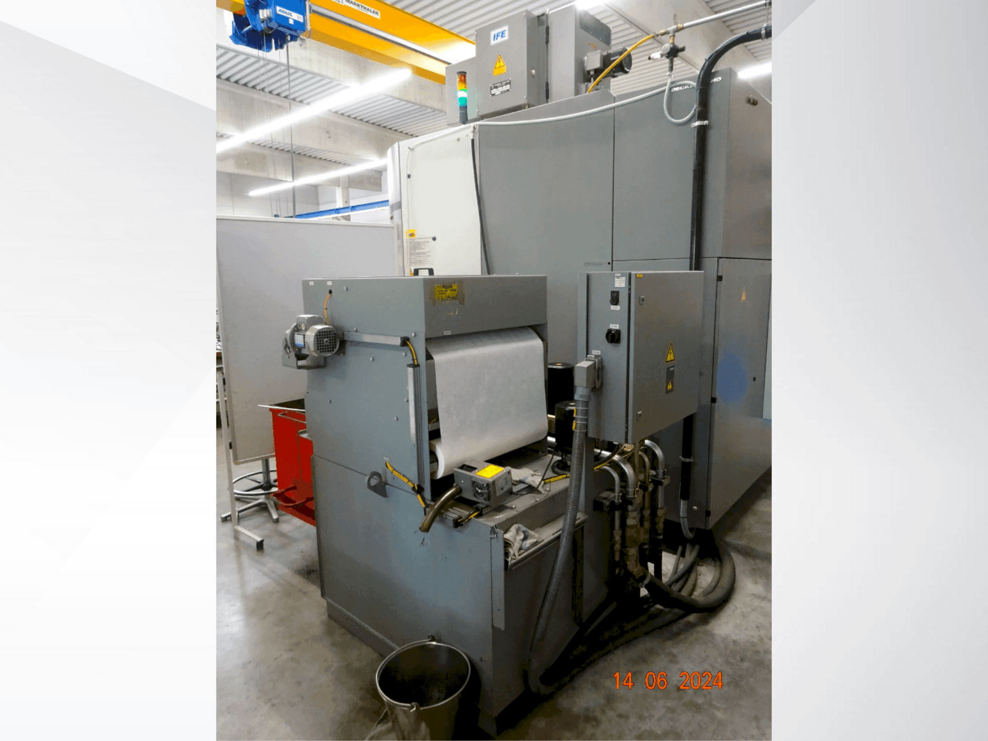 Widok z przodu maszyny DMG DMU 80 MonoBlock