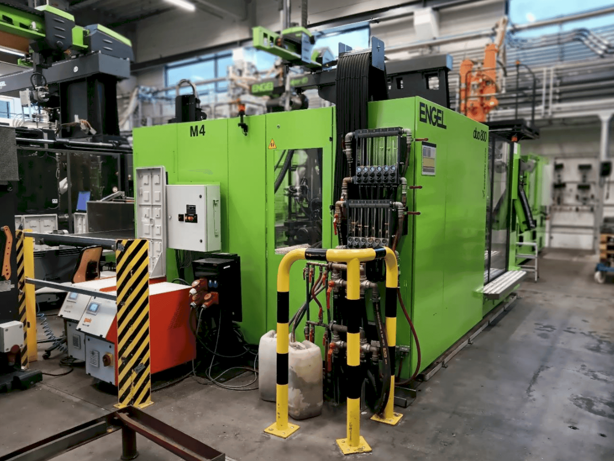 Widok z lewej maszyny Engel Duo 11050/800