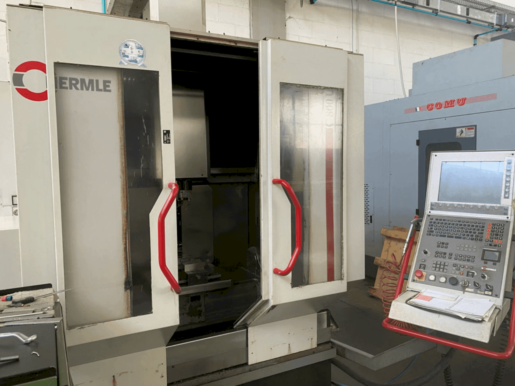 Widok z przodu maszyny HERMLE C 800 U