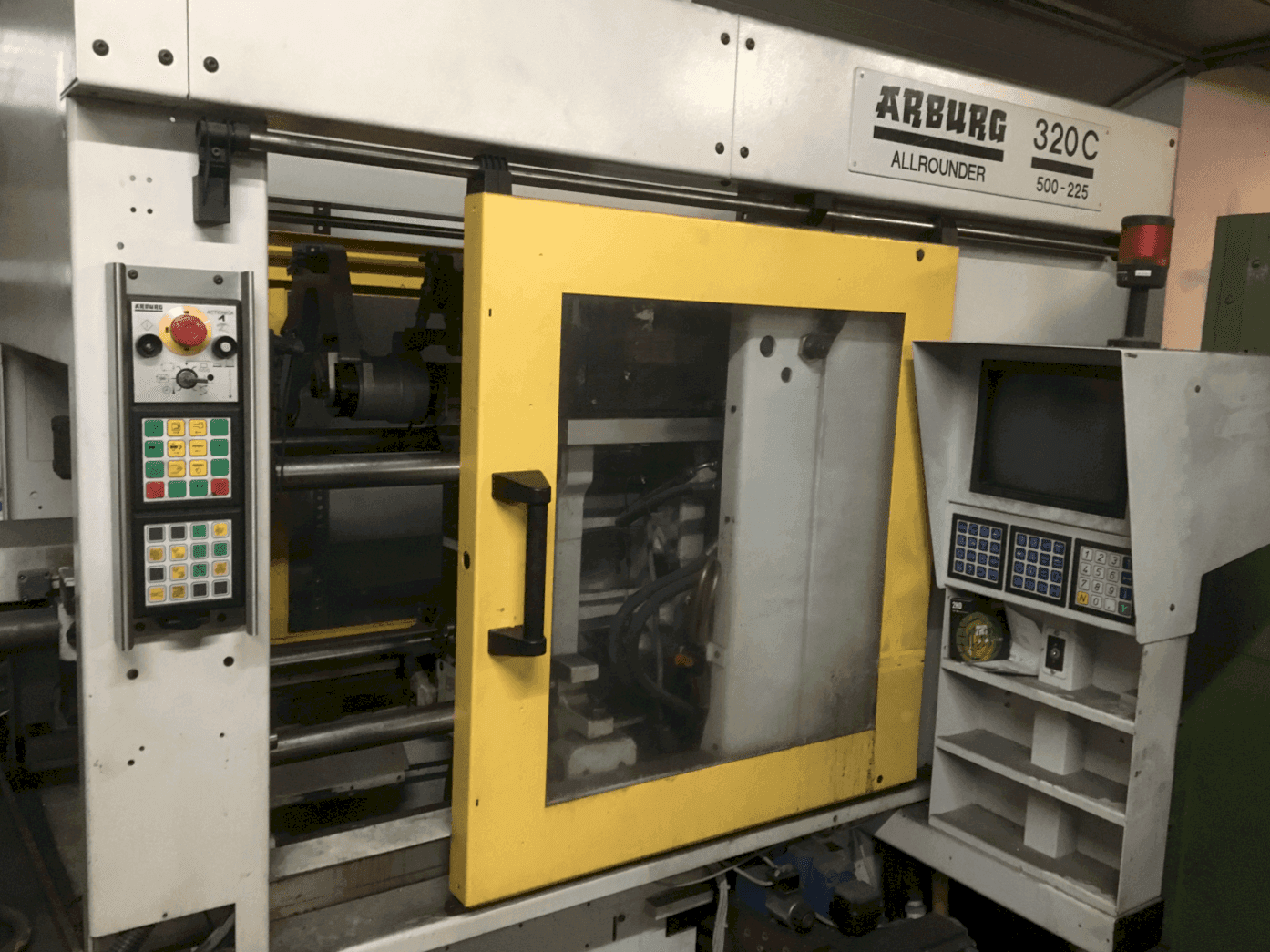 Widok z przodu maszyny Arburg Allrounder Centex 320 CD-500-225