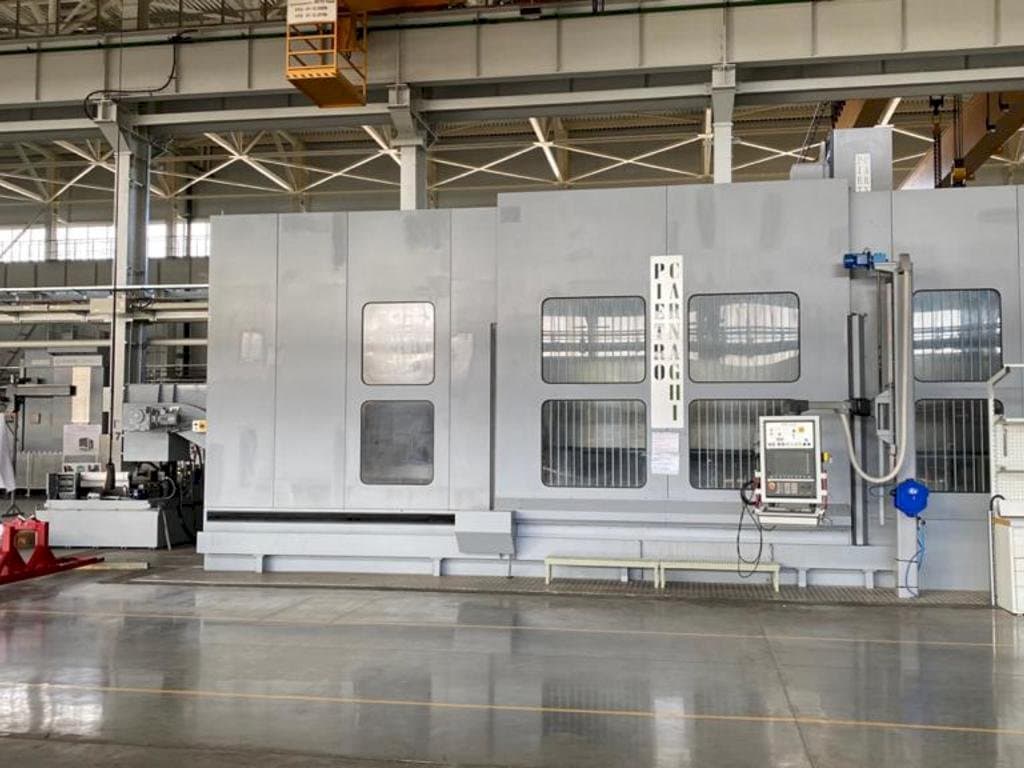 Widok z przodu maszyny PIETRO CARNAGHI AC 32TM 2800