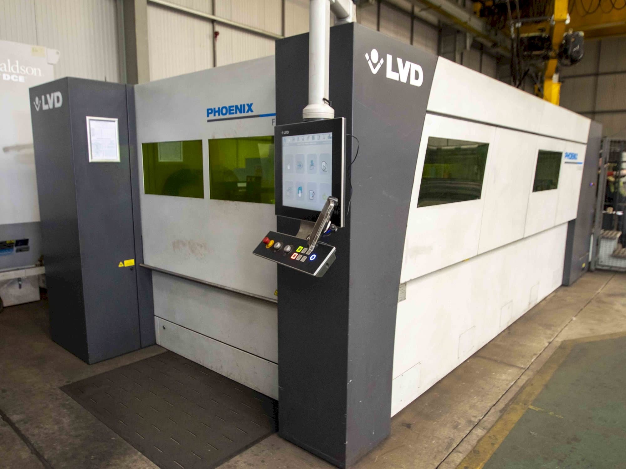 Widok z przodu maszyny LVD