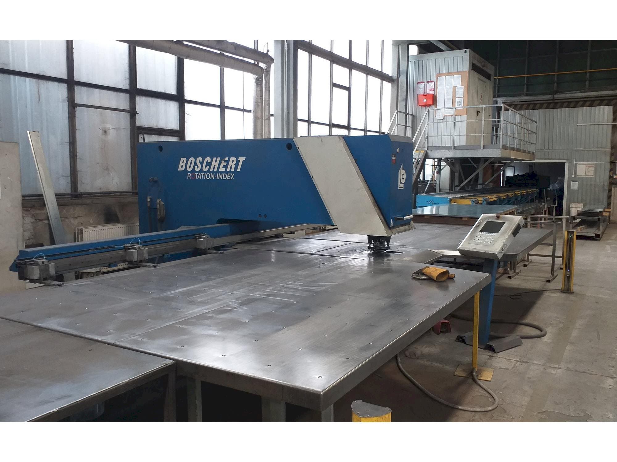 Widok z przodu maszyny Boschert Ecco Line Compact CNC32060