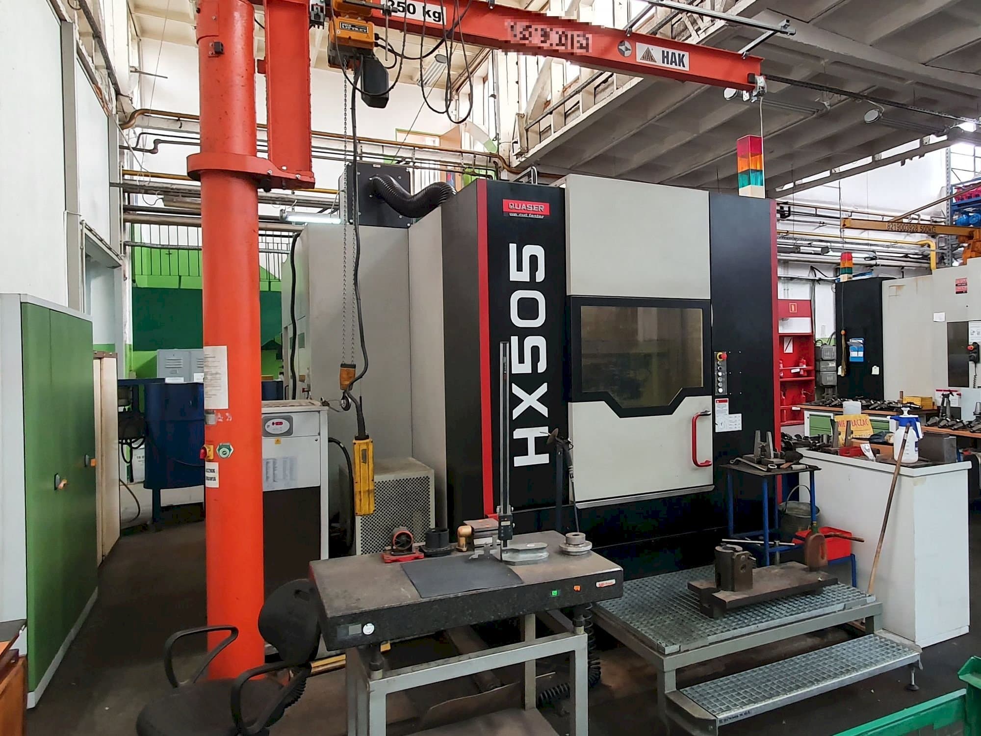 Widok z przodu maszyny Quaser HX505 AP / 6B