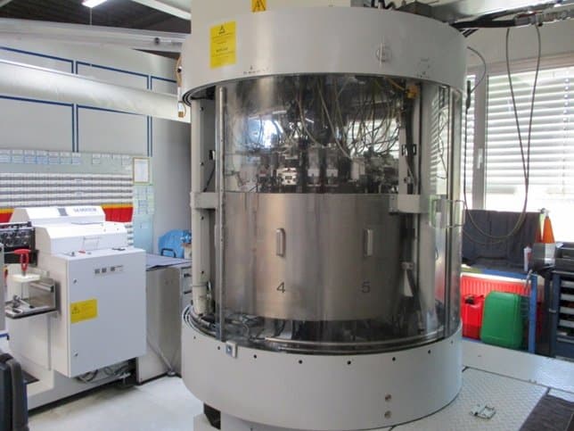 Widok z przodu maszyny MIKRON Multistar CX-24