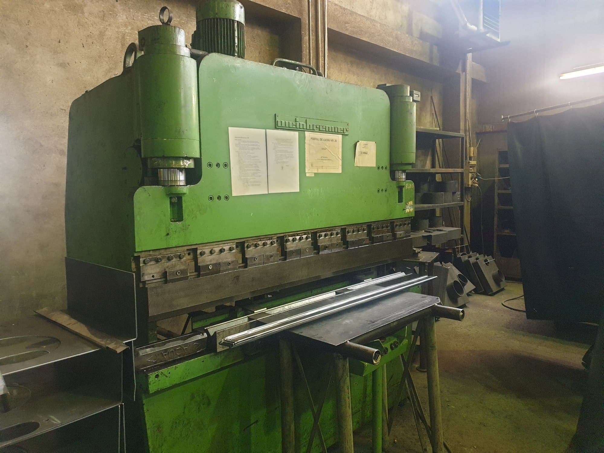 Widok z przodu maszyny Weinbrenner AP 50/2000