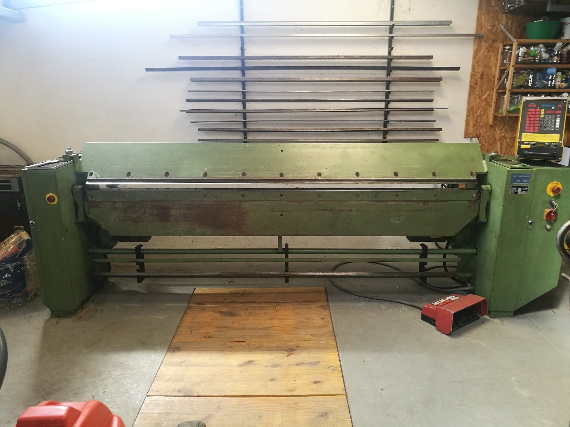 Widok lewej strony maszyny Schechtl MA 250/8