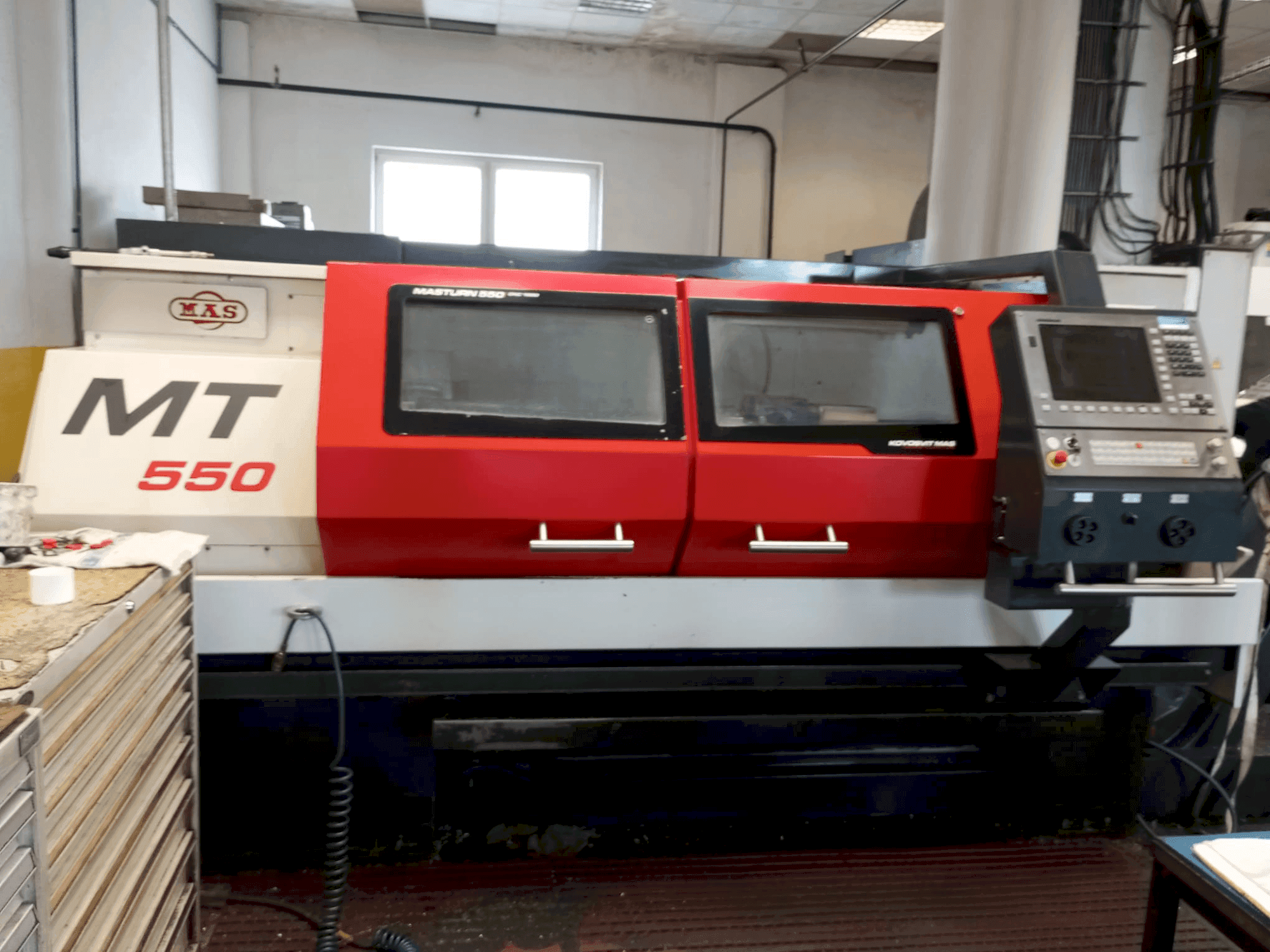 Widok z przodu maszyny KOVOSVIT MAS MASTURN 550i CNC 1500