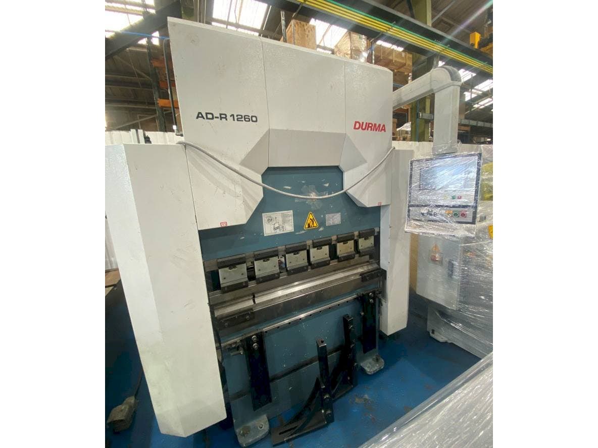 Widok z przodu maszyny Durma AD-R 1260