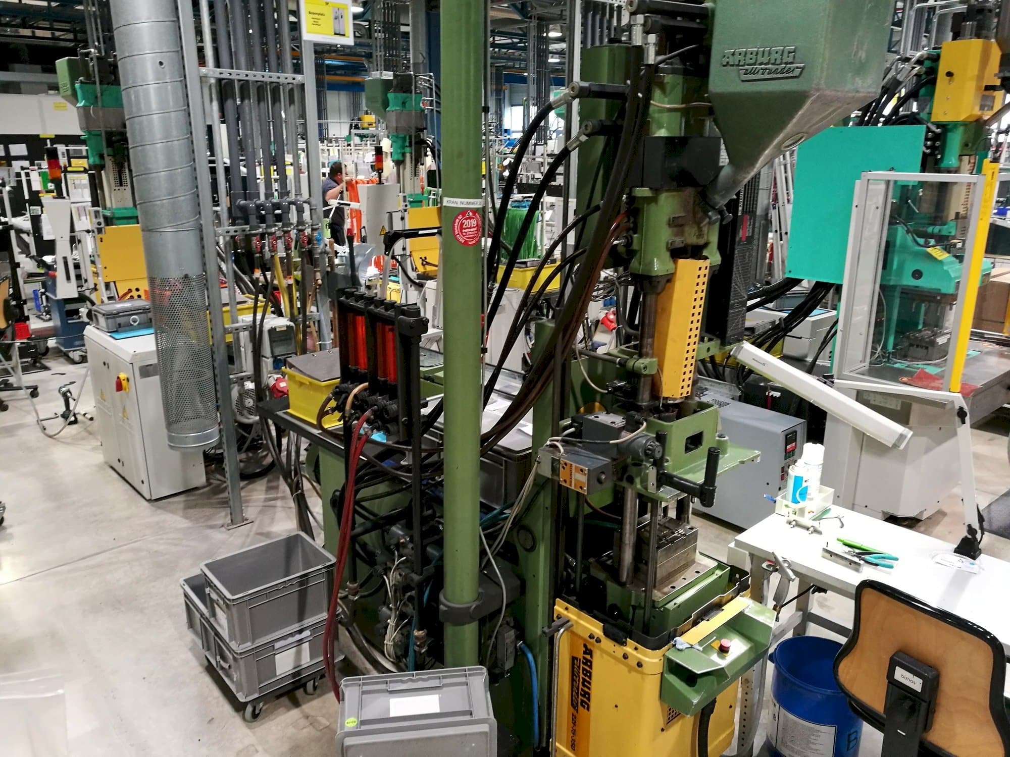 Widok z przodu maszyny Arburg 221-75-350