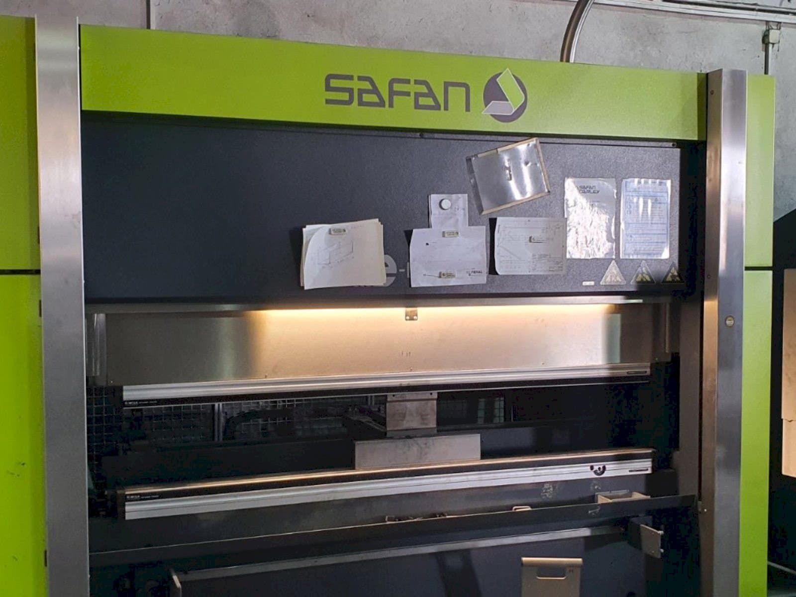 Widok z przodu maszyny Safan E-brake 50-2050