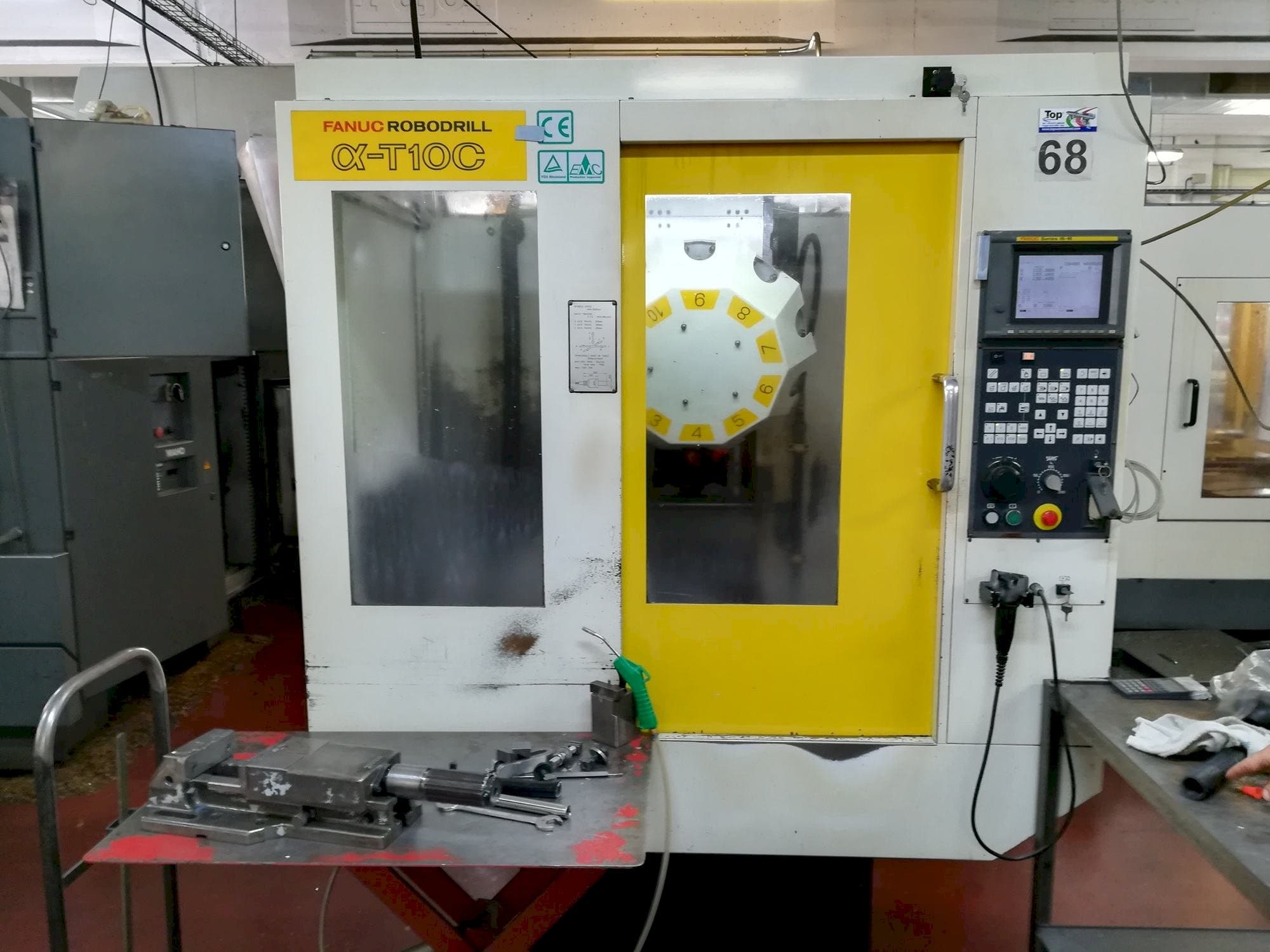 Widok z przodu maszyny FANUC Robodrill alpha-T 10 C