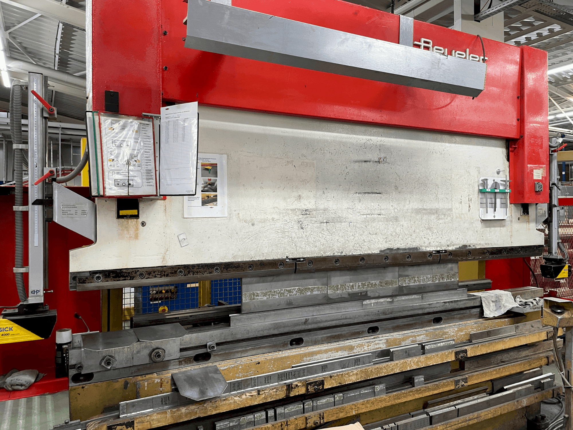 Widok z przodu maszyny BEYELER RT 125 x 3100